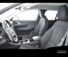 VOLVO XC40 D3 Momentum Pro - 9