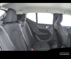 VOLVO XC40 D3 Momentum Pro - 11