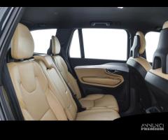 VOLVO XC90 D5 AWD Geartronic Momentum - 11