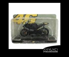 Modellino 1/18 Yamaha YZR M1 Valentino Rossi - 1