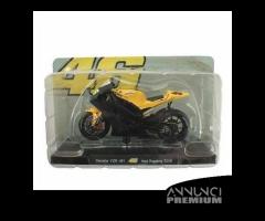 Modellino 1/18 Yamaha YZR M1 Valentino Rossi - 1