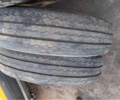 Coppia di pneumatici usati 10 22.5 Michelin