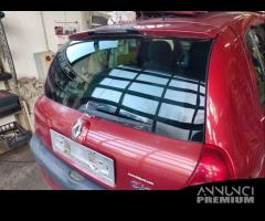 Portellone nudo RENAULT CLIO del 2004 - 1