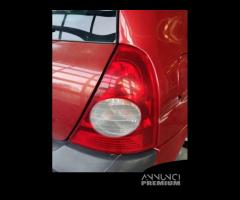 Fanale posteriore destro RENAULT CLIO del 2004