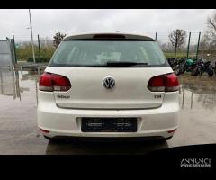 VOLKSWAGEN GOLF 6 per ricambi usati CAX - 6