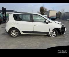 RENAULT MEGANE SCENIC per ricambi usati K4MT8 - 8