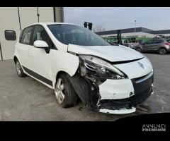 RENAULT MEGANE SCENIC per ricambi usati K4MT8 - 9