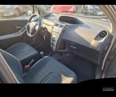 Toyota Yaris 1.3 5 porte cambio automatico - 7