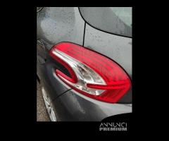 Fanale posteriore sinistro PEUGEOT 208 del 2013