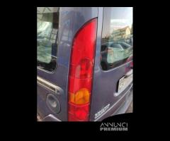 Fanale posteriore sinistro RENAULT KANGOO del 2003