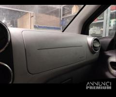 Ricambi PEUGEOT PARTNER 1561cc HDI del 2011 - 12