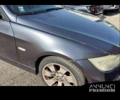 Parafango destro BMW 320D del 2007 - 1