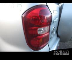 Fanale posteriore sinistro TOYOTA RAV 4 del 2005