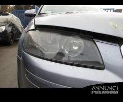 Proiettore destro AUDI A3 del 2004