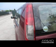 Fanale posteriore sinistro NISSAN X-TRAIL del 2003