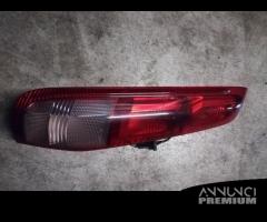 Fanale posteriore sinistro NISSAN X-TRAIL del 2003