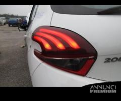 Fanale posteriore sinistro PEUGEOT 208 del 2016