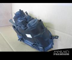 Proiettore sinistro VOLKSWAGEN POLO 4 9N del 2002 - 12