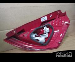 Fanale posteriore sinistro FORD FIESTA del 2012 - 9