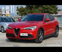 Motore porte muso e cerchi alfa romeo stelvio