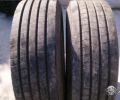 Coppia di pneumatici usati 305 70 19.5 pirelli