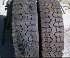 Coppia di pneumatici usati 235 75 17.5 pirelli