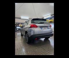 Peugeot 2008 BlueHDi 100 Black Matt - 6