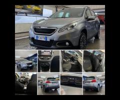 Peugeot 2008 BlueHDi 100 Black Matt - 13