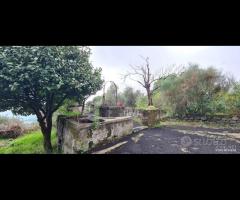 Casale panoramico con terreno a Montargano