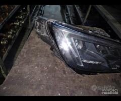 Faro - Fanale Destro Per Audi A4 B9 Xenon ROTTO