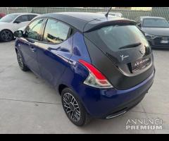 Lancia Ypsilon 1.2 69 CV MOMO DESING