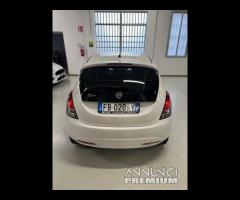 Lancia Ypsilon 1.2 69 CV 5 porte Gold