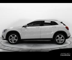 MERCEDES-BENZ GLA 200 d Sport - 3