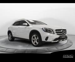 MERCEDES-BENZ GLA 200 d Sport - 16