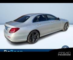 Mercedes-Benz Classe E E 220 D PREMIUM 4MATIC... - 8