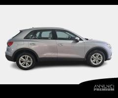 AUDI Q3 40 TDI quattro S tronic Business - 1