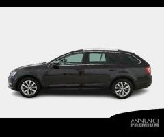 SKODA OCTAVIA WAGON 1.6 TDI CR DSG Executive