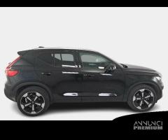 VOLVO XC40 B4 AWD automatico Momentum Pro