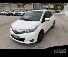 Toyota Yaris III 2011 Benzina 3p 1.0 Lounge - 1