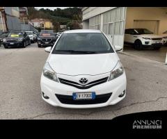 Toyota Yaris III 2011 Benzina 3p 1.0 Lounge - 2