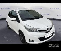 Toyota Yaris III 2011 Benzina 3p 1.0 Lounge - 3