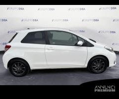 Toyota Yaris III 2011 Benzina 3p 1.0 Lounge - 4