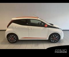 Toyota Aygo 1.0 VVT-i 72 CV 5 porte x-wave orange