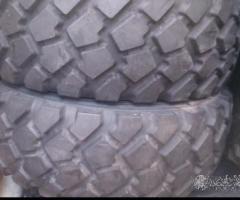 2 pneumatici usati industriale 14.00 20 Pirelli