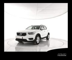 VOLVO XC40 T2 Momentum Core