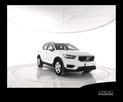 VOLVO XC40 T2 Momentum Core