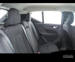 VOLVO XC40 T2 Momentum Core - 11