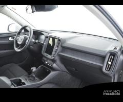 VOLVO XC40 T2 Momentum Core - 12