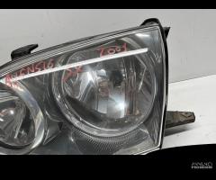 FARO ANTERIORE SINISTRO TOYOTA Avensis Berlina 1Â°