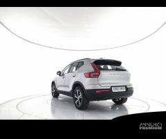 VOLVO XC40 B3 Mild hybrid Benzina Plus Dark